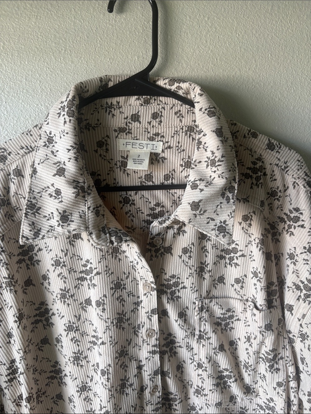 Torrid Button Top - Picture 2 of 5